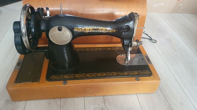 Швейная машинка Подольск 1-м в идеале, полный комплект