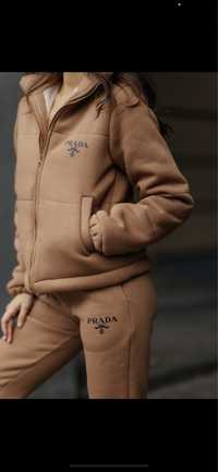 Женский весенний брендовий костюм Prada на синтепоне куртка+штаны