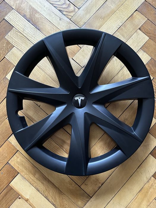 Ковпаки Tesla model Y