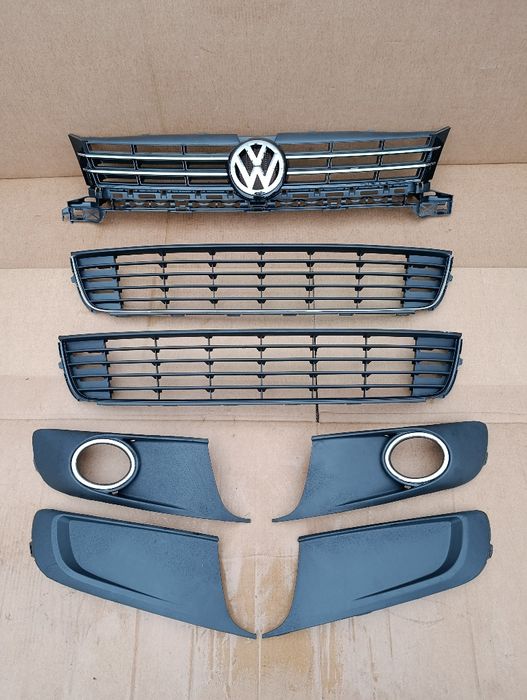 Решітка бампера Volkswagen caddy 10-15 решетка заглушка бампера кадди