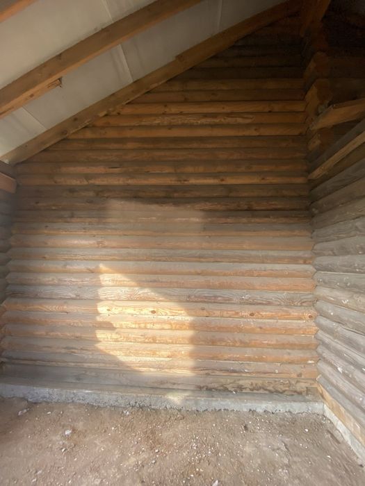 Деревяний будинок із оциліндрованого бруса.