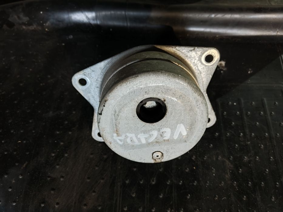 Łapa mocowanie silnika poduszka opel Vectra c lift