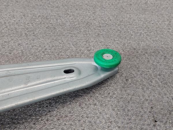 Elevador vidros trás esquerdo TOYOTA Yaris (_P13_)