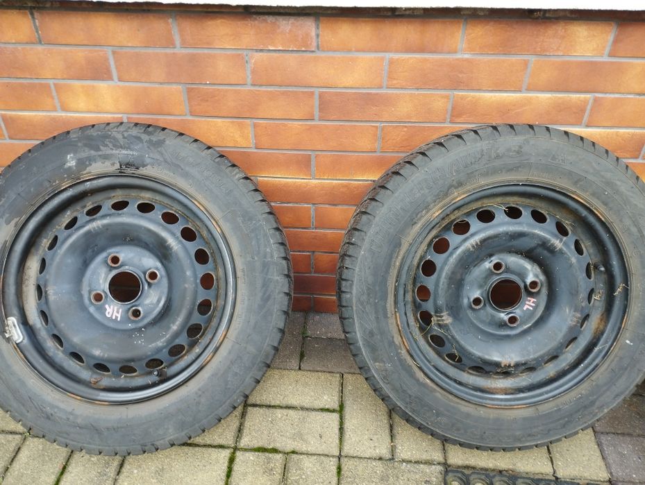 Na sprzedaż 2 felgi z oponami zimowymi 175/65R14 Kia Picanto