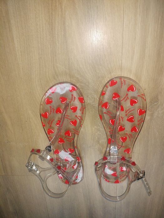 Love Moschino – Przezroczyste żelowe płaskie sandały z sercami