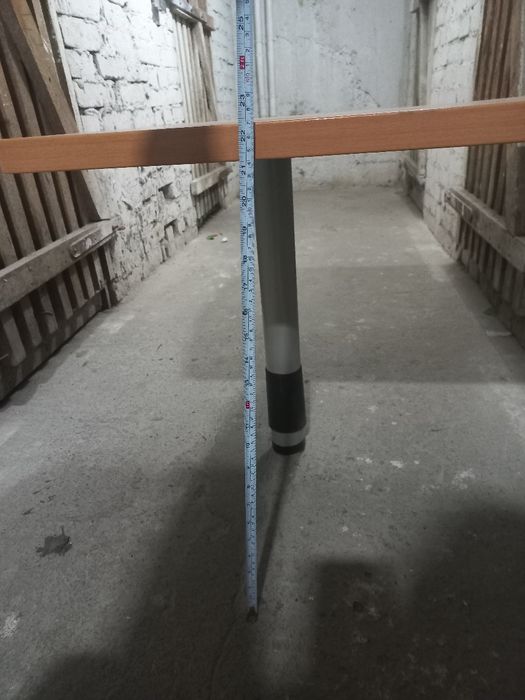 Stolik mocowany do ściany