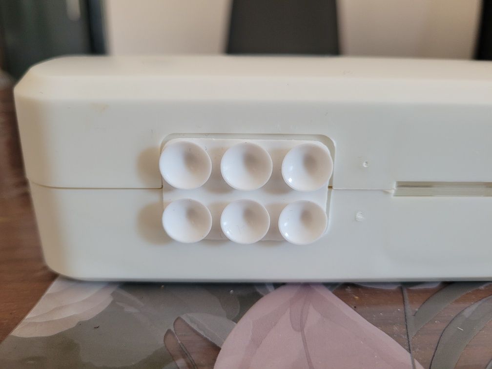 Podajnik ,pojemnik do folii spożywczej lub aluminiowej