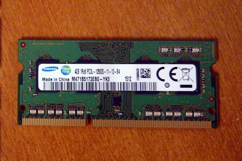 Memórias RAM Portátil 2 x 2GB + 1 x 4GB
