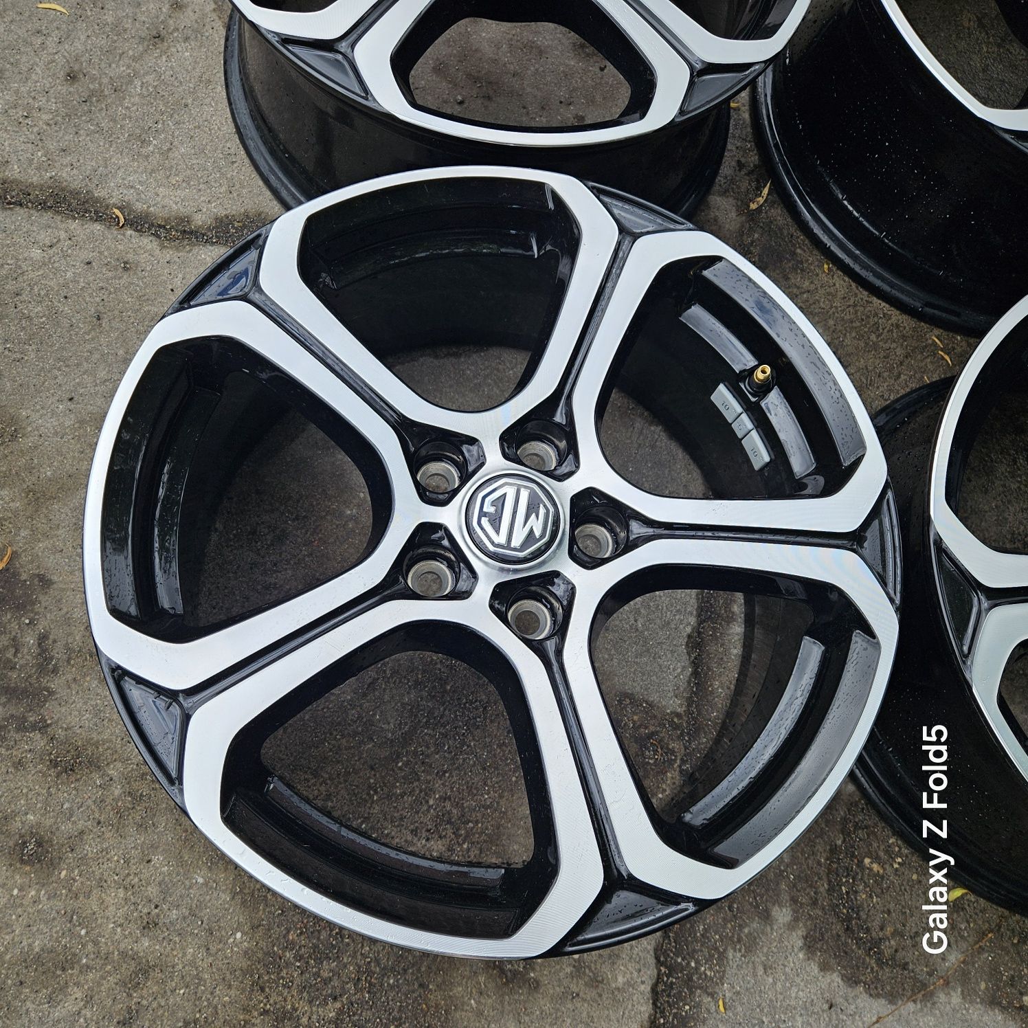 Nowe Alufelgi 17 MG HS MG EHS ET38 5x112 TPMS Oryginalne