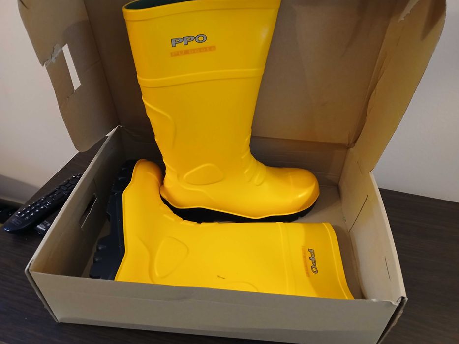 Buty Całotworzywowe bezpieczne z metalowym podnoskiem S5 Rozmiar 43