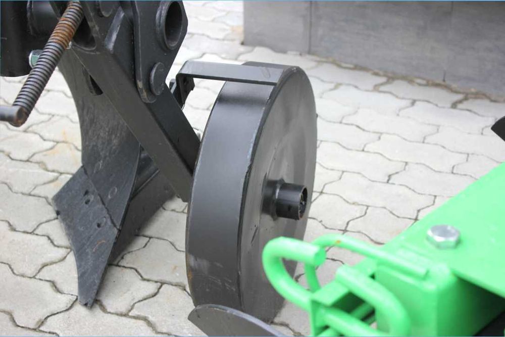 ХІТ ПРОДАЖ Плуг навісний Плн лемішний для трактора МТЗ / ЮМЗ