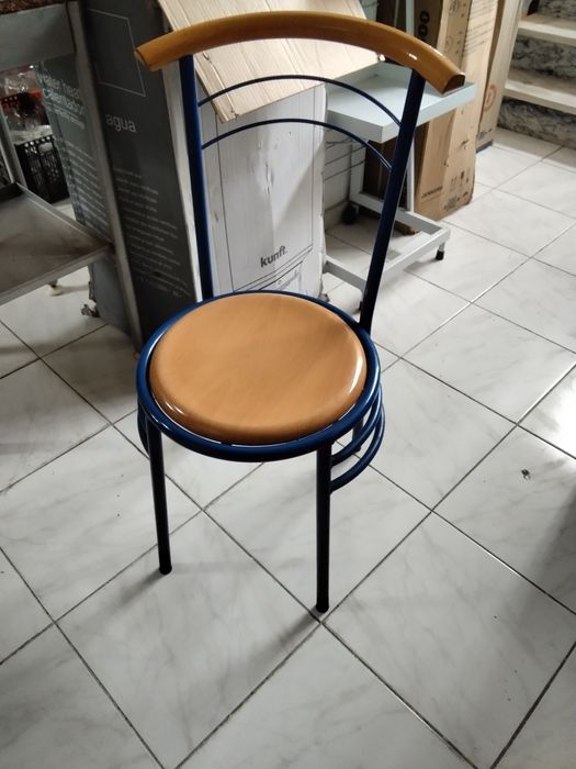 Conjunto cadeiras e mesas