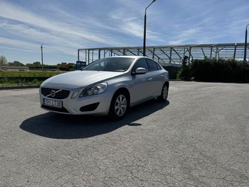 Volvo S60 D2 1.6D 115 KM.