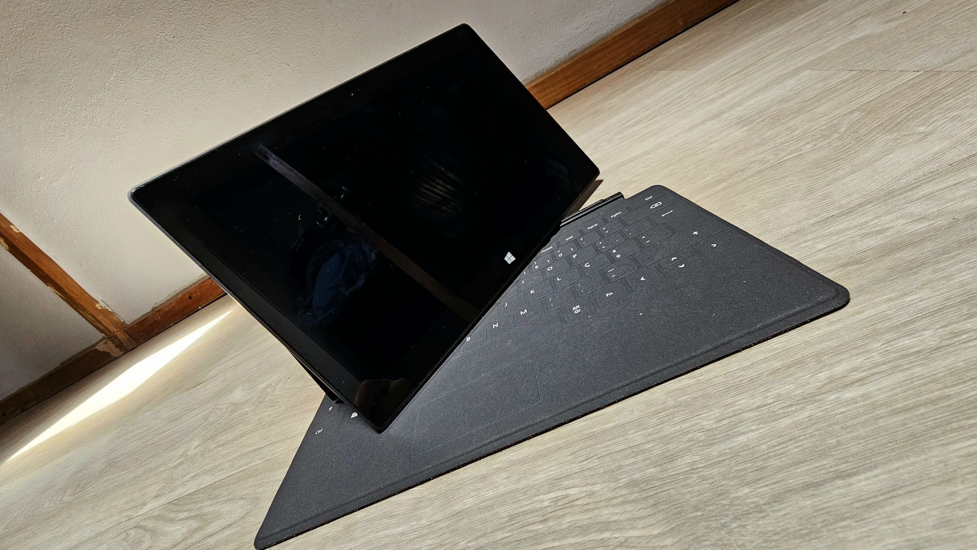Tablet: Microsoft Surface RT 1 - 32GB - 2GB Ram