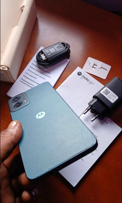 Motog34 128gb deu esse robot na tela.