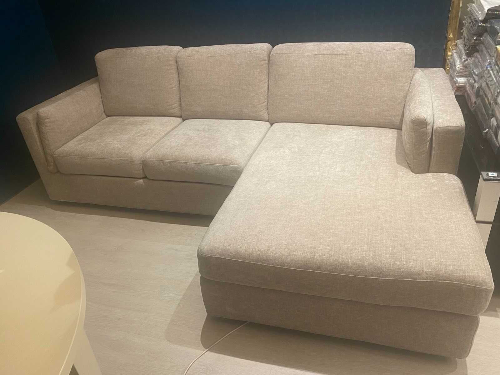 Новий італійський кутовий диван з розкладкою