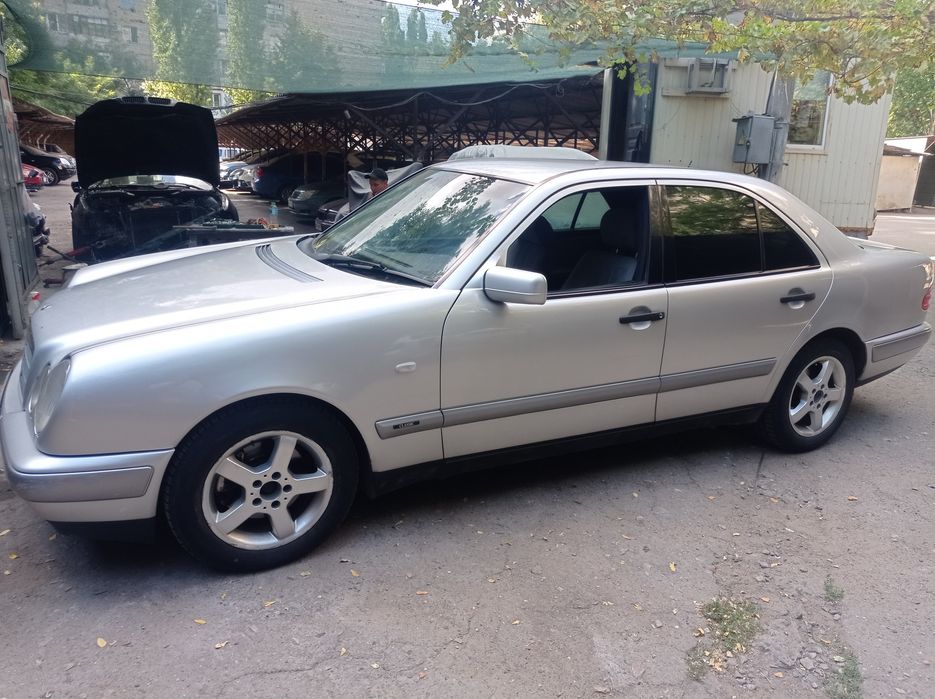 Продам авто Мерседес 210