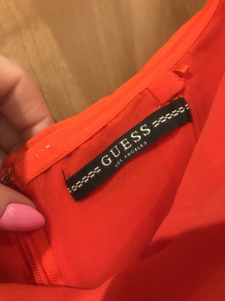GUESS czerwony kombinezon odkryte plecy XS