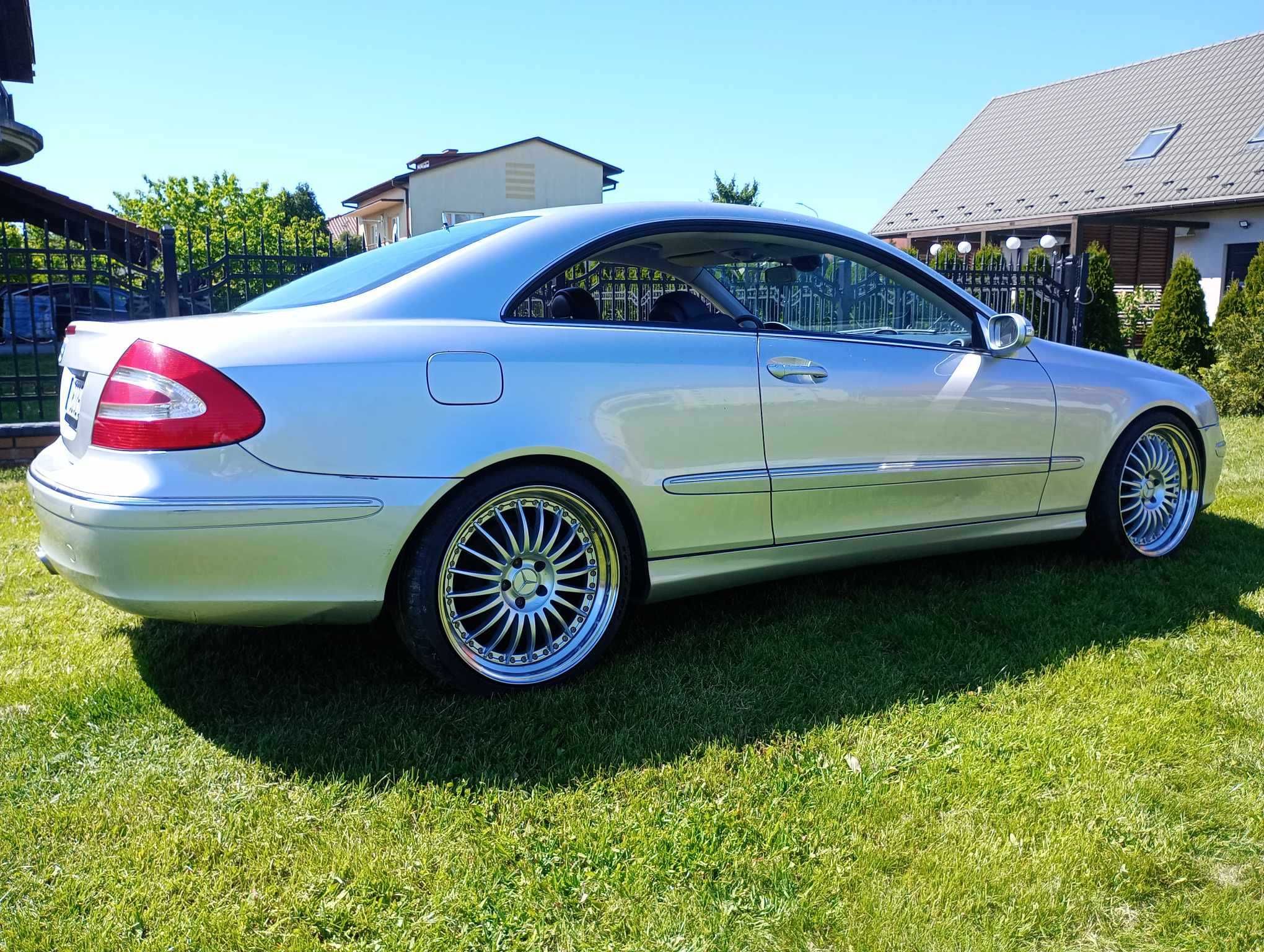 Mercedes-Benz CLK320