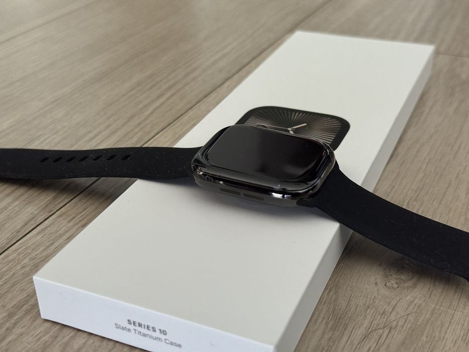 Apple Watch 10 GPS + Cellular 46 mm koperta z tytanu (łupek)