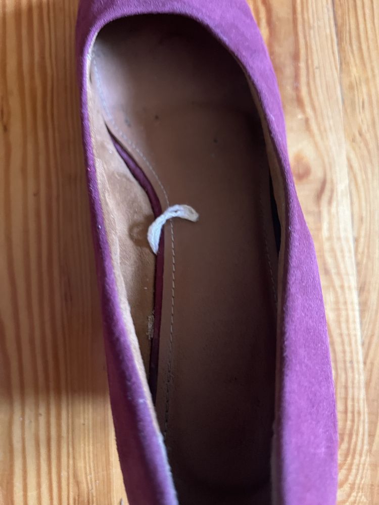 Buty na koturnie w ciekawym kolorze