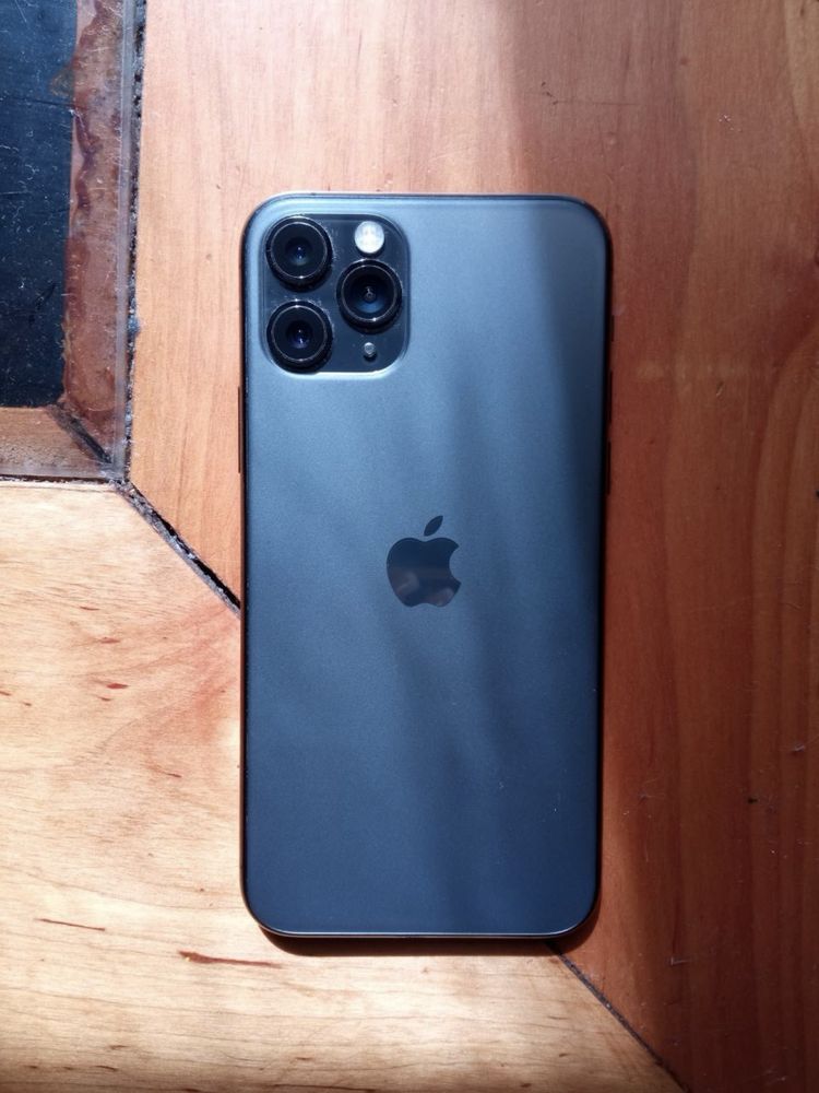 Продам IPhone 11 Pro