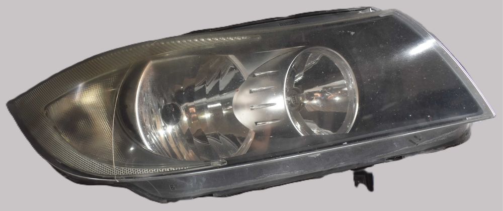 Farol direito Bmw E90/E91 com defeito