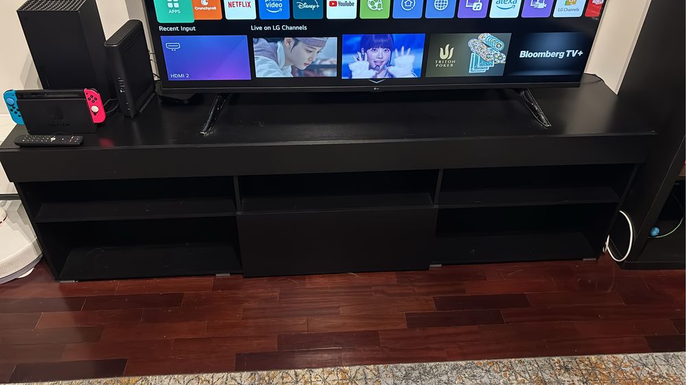 Móvel TV preto minimalista