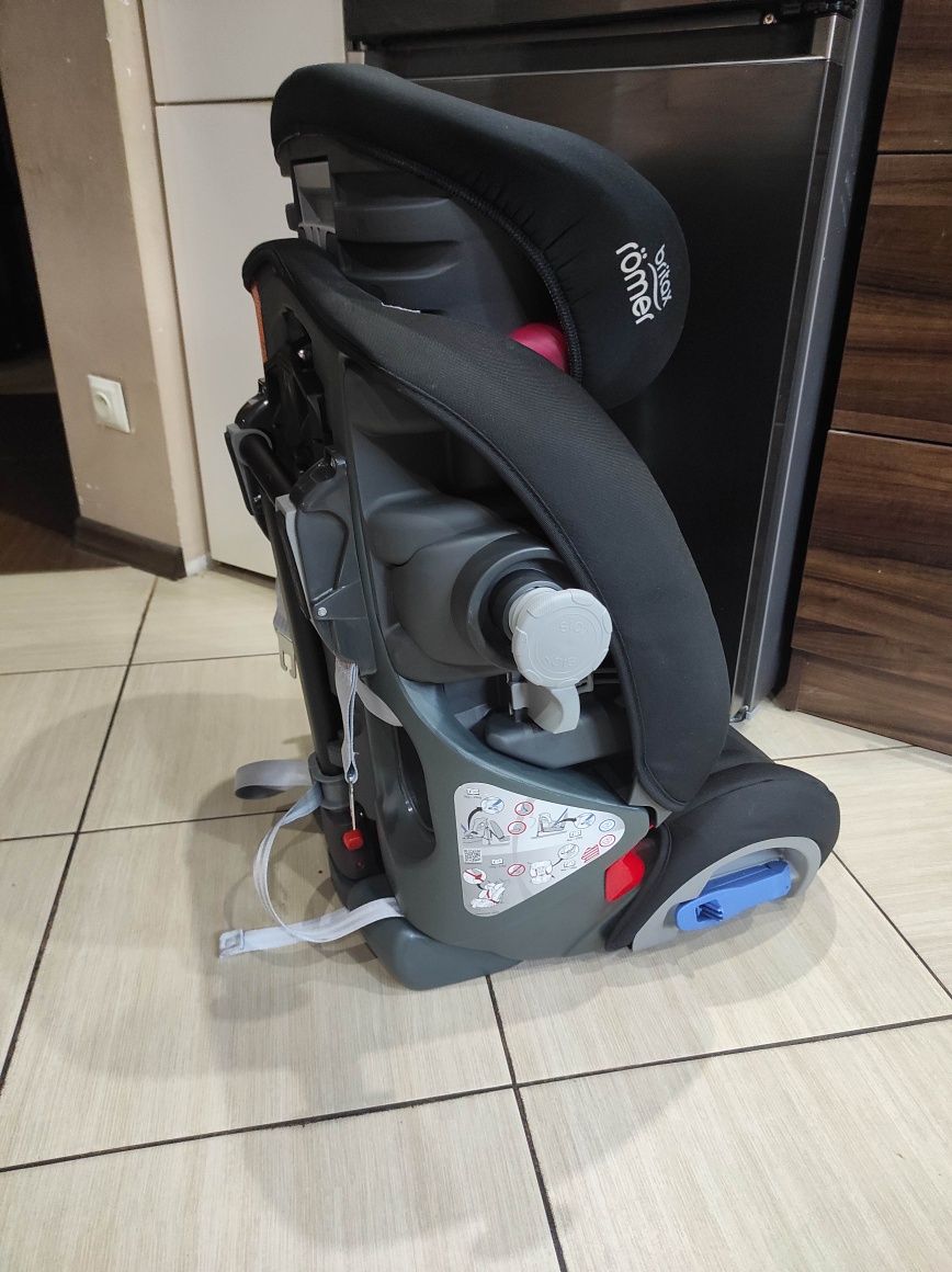 Fotelik samochodowy britax Romer od 15 kg , ochrona boczna regulacja.