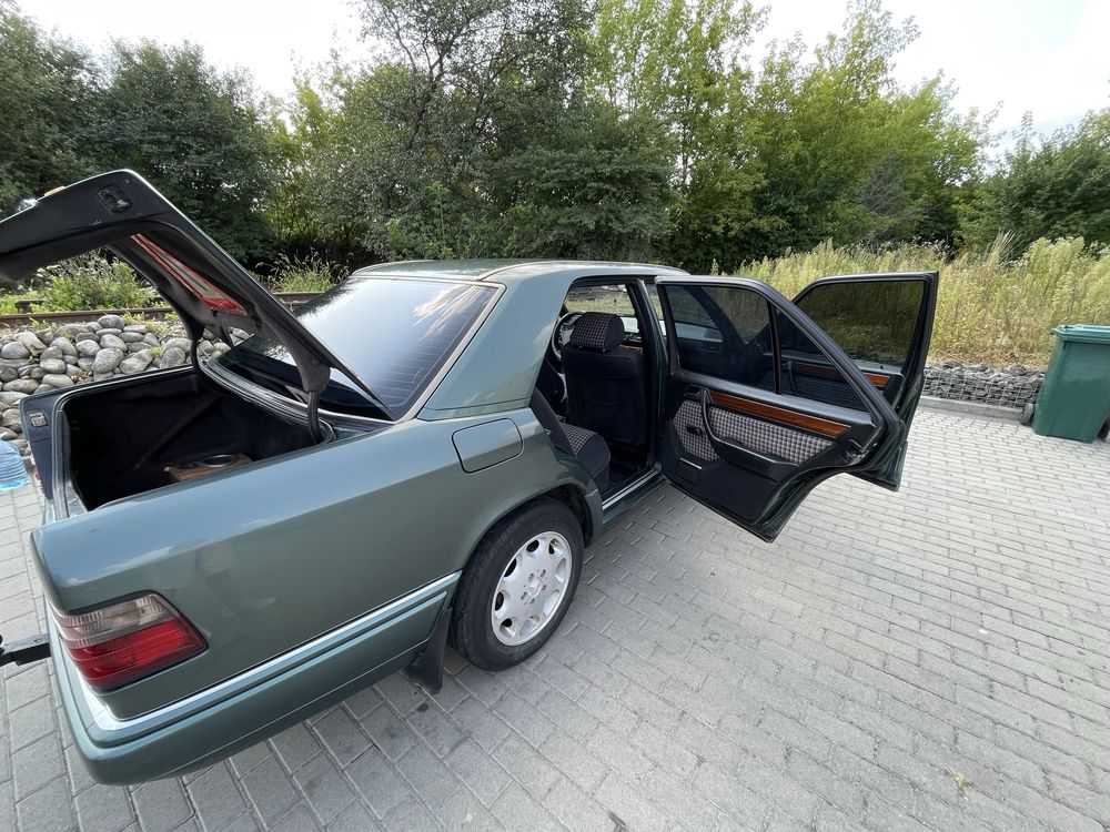 Mercedes W124 2.5D 1995