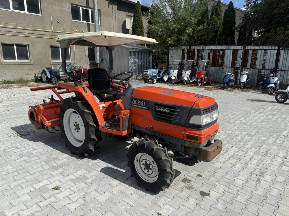 Японський трактор Kubota GL241