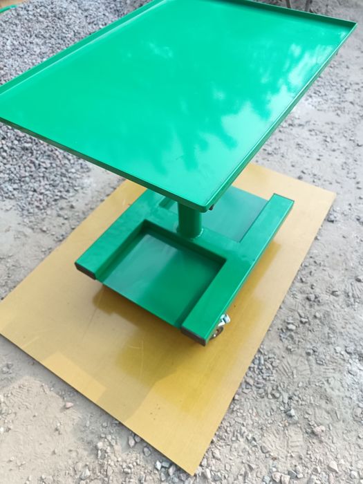 Століки металеві під різні цілі