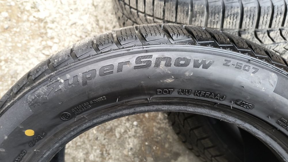 Opony Zimowe GOODRIDE 215/55/17   Stan BDB