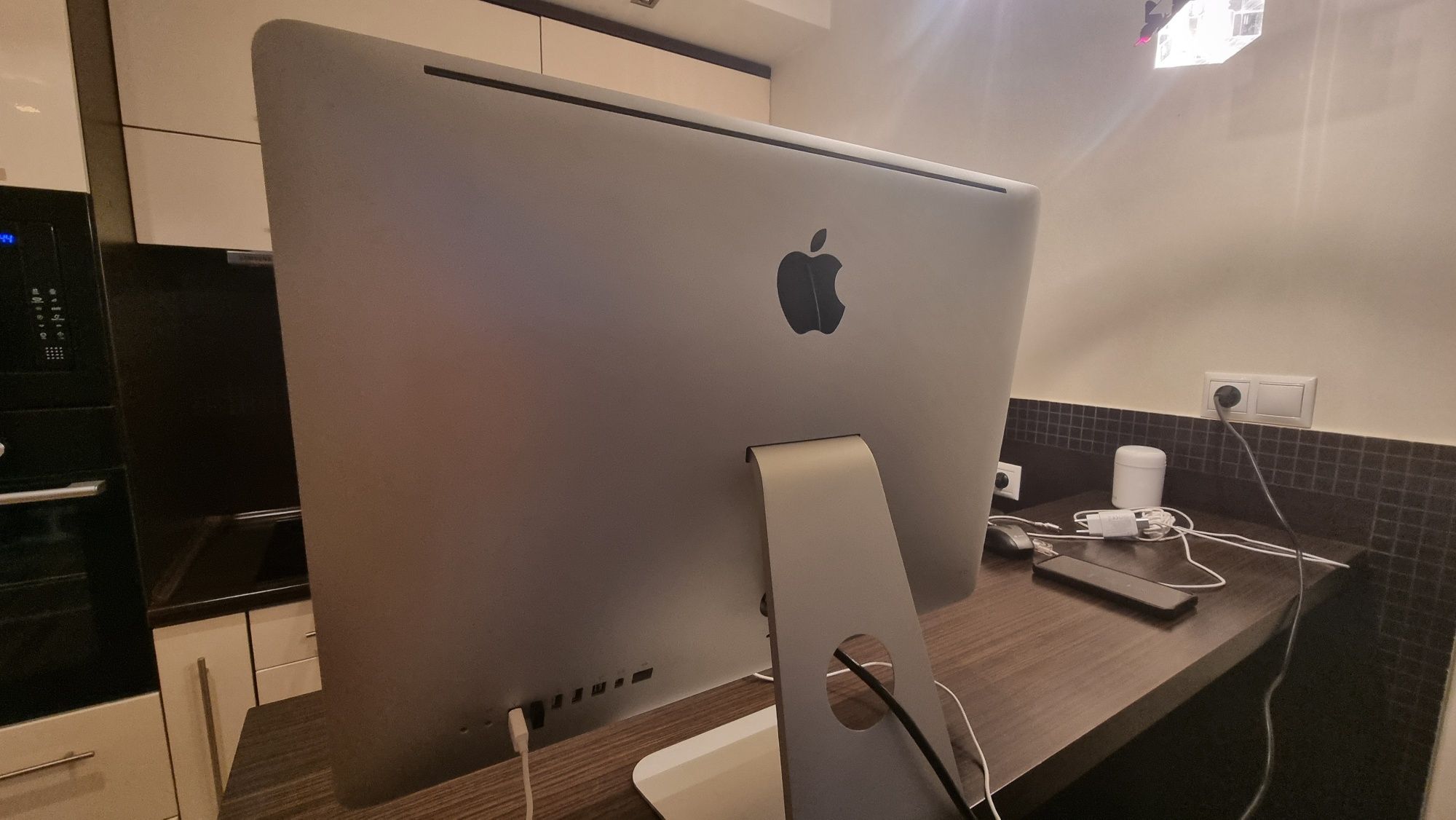 Imac 10.1 intel Core 2 duo 4gb Ram,ssd 240 gb