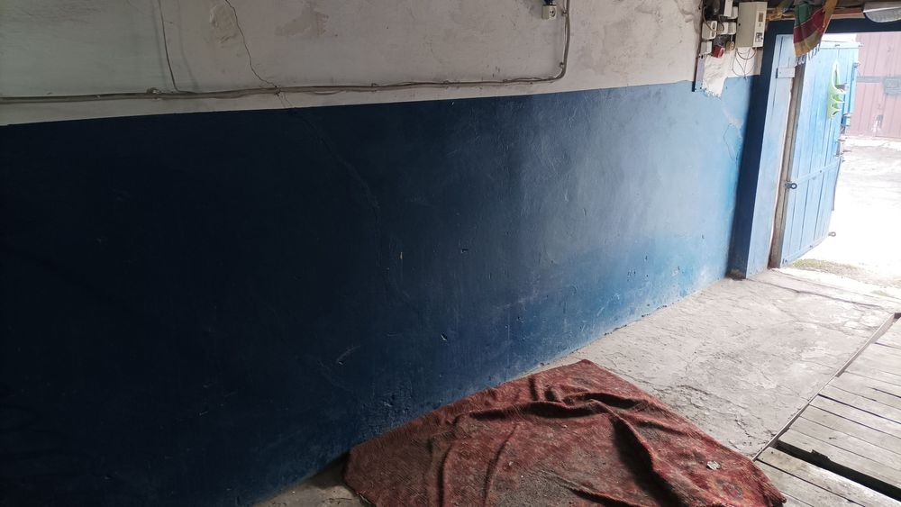 Продам гараж район 5 школы ,середина ряда.