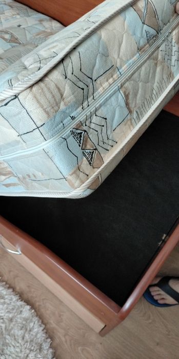 Ліжко з матрацом