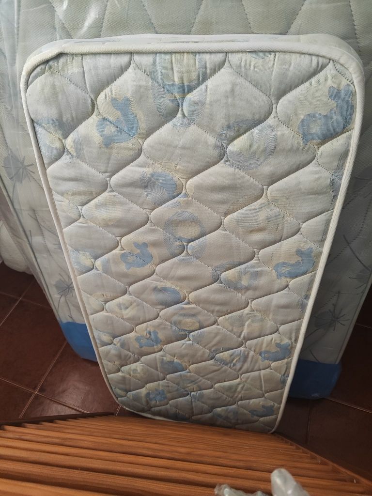 Cama de grades para Bebê com colchão