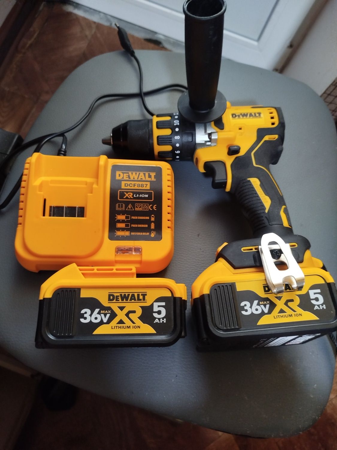 Ударный шуруповёрт DeWalt 13мм.5Ah