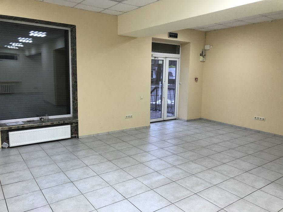 Продам приміщення по червоній лінії на першій дільниці