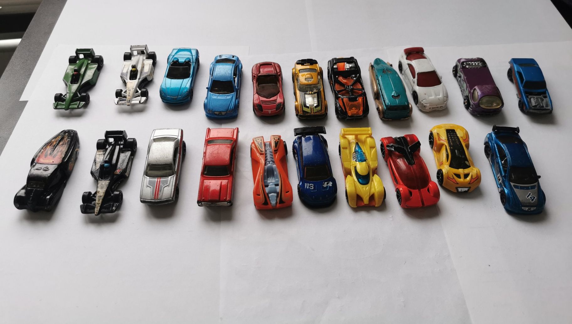 Cena za całość 21 autek resoraki hotwheels