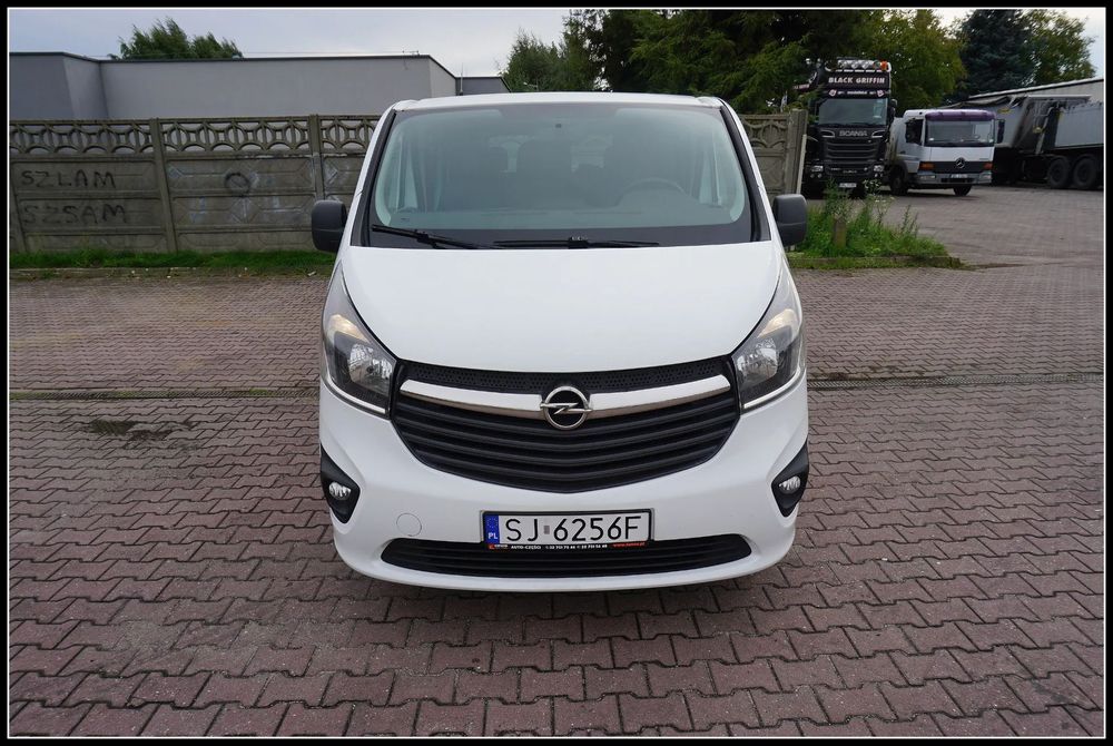 Opel Vivaro 9-cio Osobowy Klimatyzacja 3 strefowa Faktura Vat Krajowy