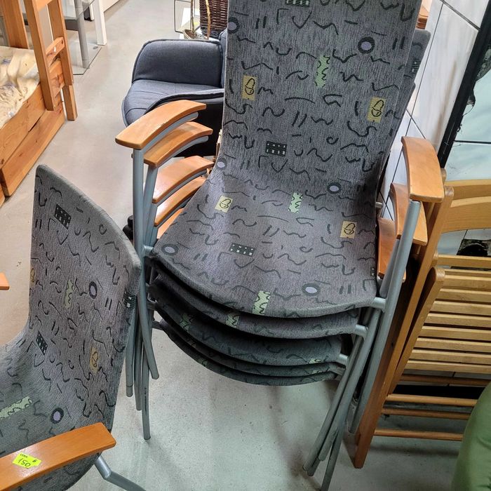 Krzesła w asortymencie. Możliwy transport