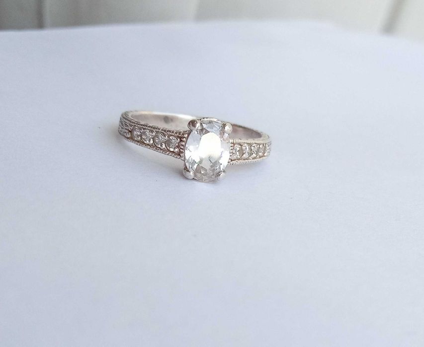 Кільце кольцо з каменями. Срібло 925 проба. Розмір 17