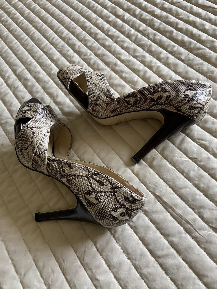 Sapatos de salto, nº 37 da Sfera femme