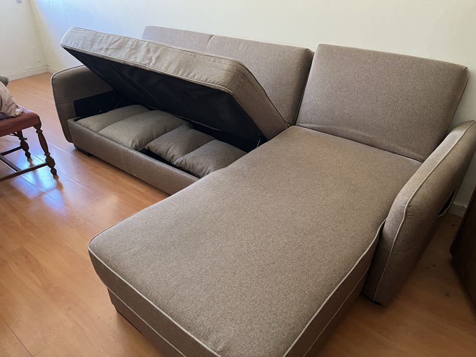 Sofa de sala com duvidorias de arrumacao