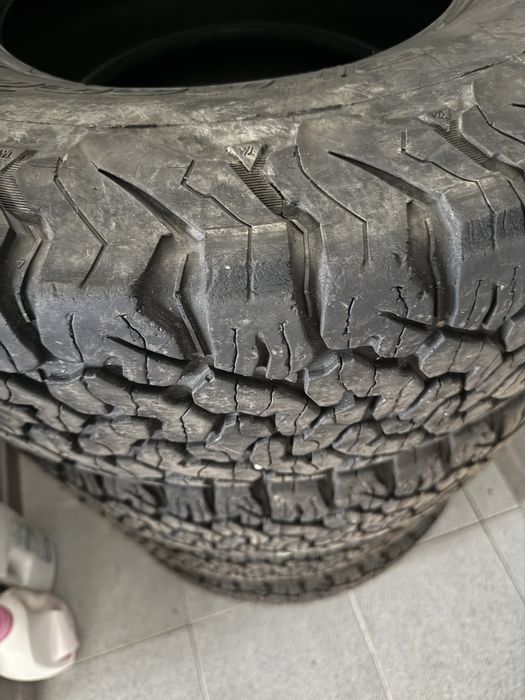 Vendo pneus bfgoodrich ko2 usados
