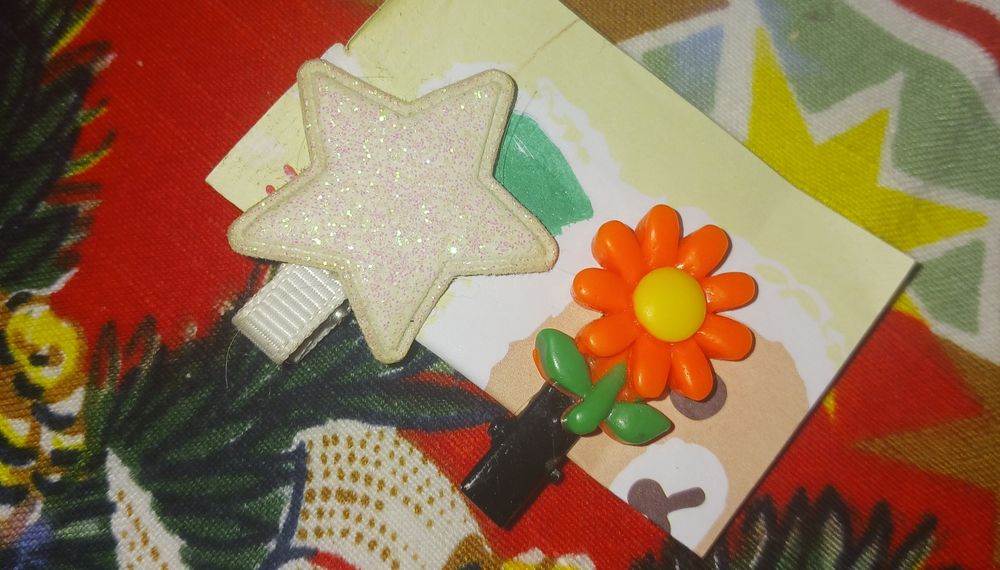 Zestaw spineczek dla dziewczynki.