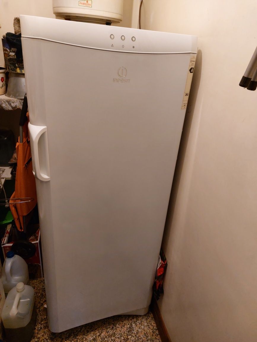 Congelador Indesit