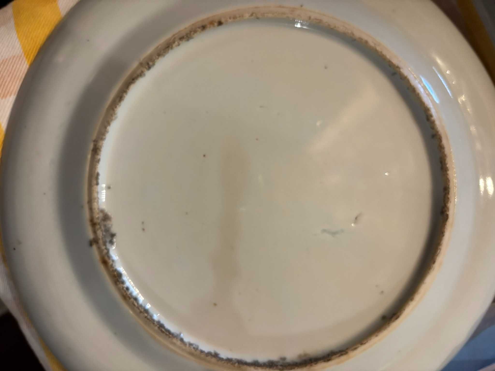 Prato de porcelana chinesa com cena de estudo