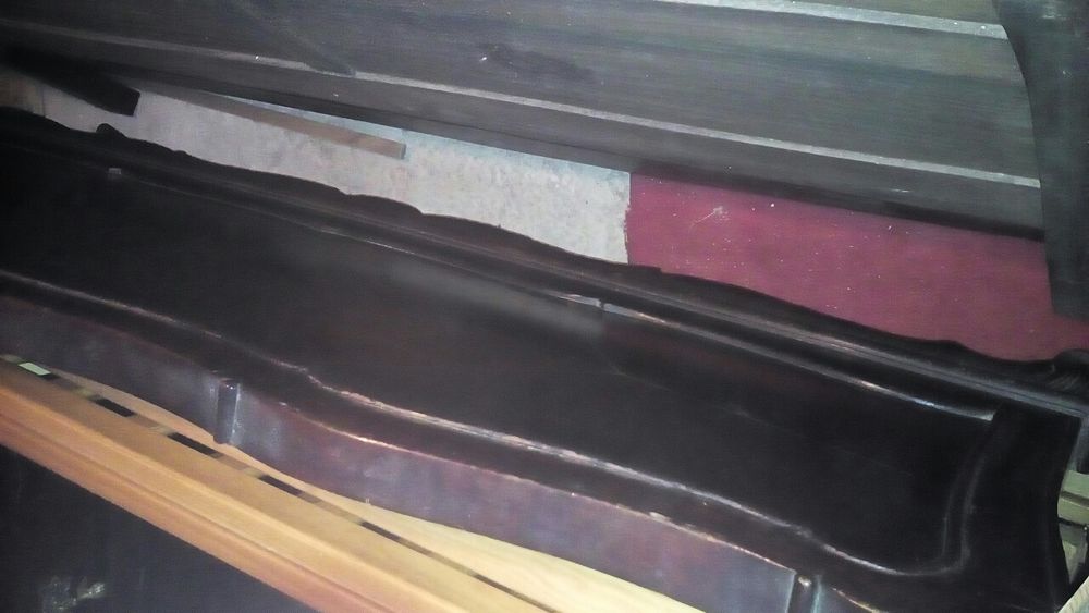 Cama e mesas de cabeceiras